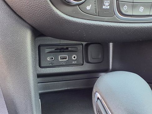 Used 2024 Chevrolet Equinox LT image 10