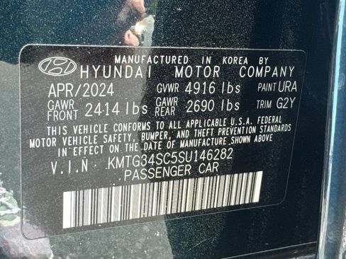 Used 2025 Genesis G70 2.5T AWD/4WD image 35