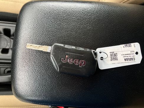 Used 2021 Jeep Wrangler Sport image 29