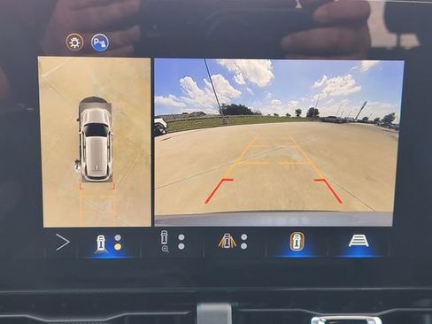 New 2026 Chevrolet Equinox LT w/ Safety and Technology Package FWD image 15