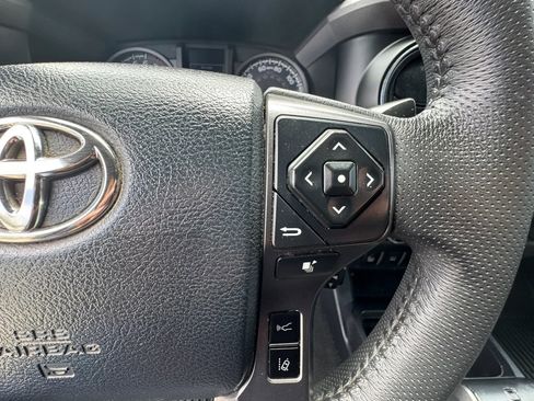 Used 2019 Toyota Tacoma TRD Sport w/ Technology Package AWD/4WD image 10