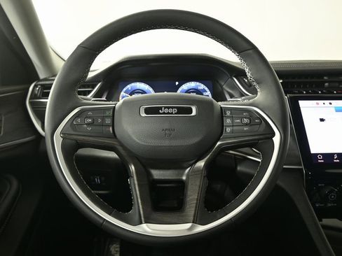 Used 2023 Jeep Grand Cherokee Limited image 37