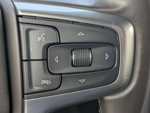 Used 2024 Chevrolet Suburban LT RWD image 18
