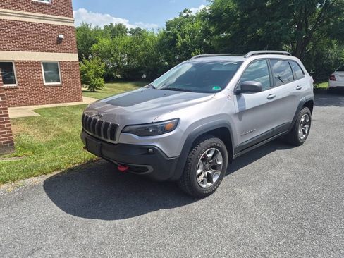 Used 2019 Jeep Cherokee Trailhawk AWD/4WD image 1