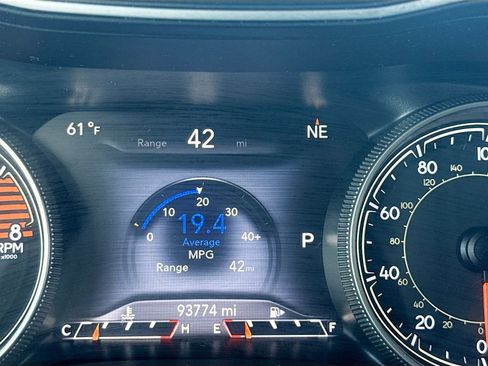 Used 2019 Jeep Cherokee Limited image 12