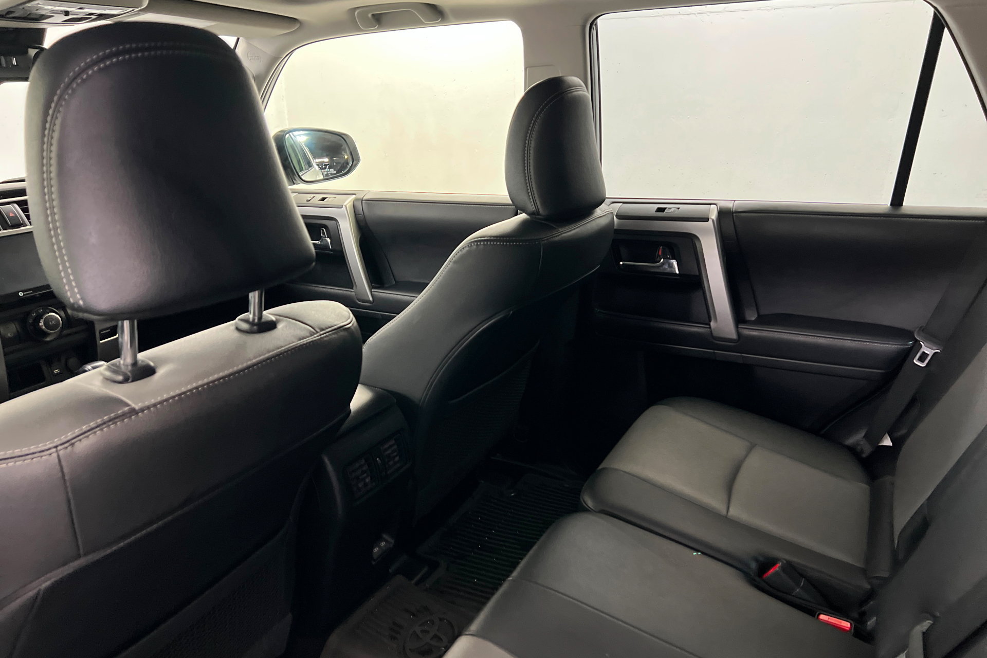 Used 2024 Toyota 4Runner SR5 Premium w/ Moonroof Package AWD/4WD image 17