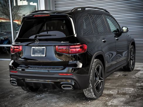 Certified 2025 Mercedes-Benz GLB 250 4MATIC image 7