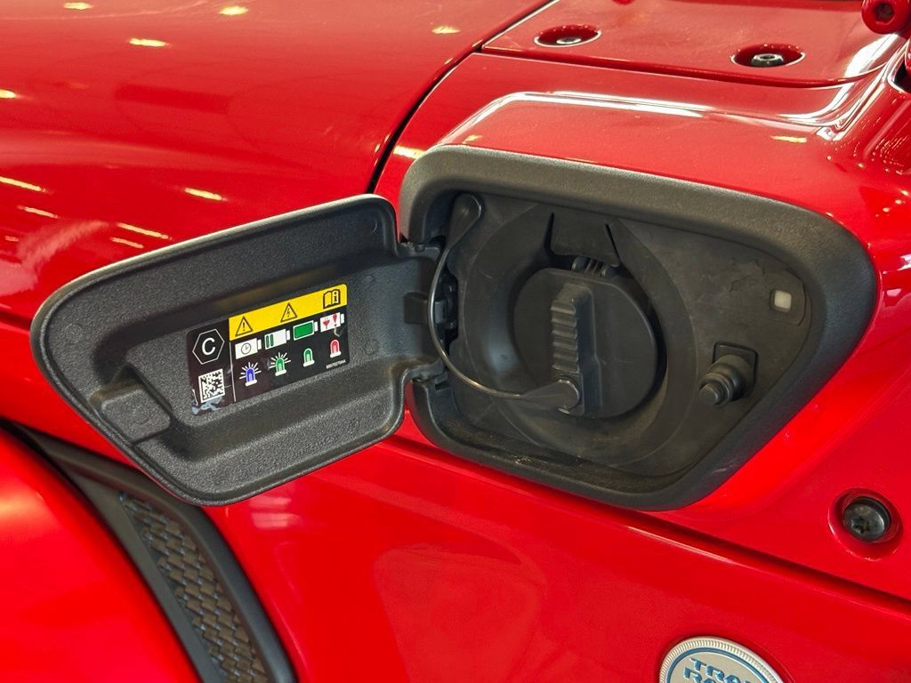 Used 2022 Jeep Wrangler Unlimited Sahara AWD/4WD image 13