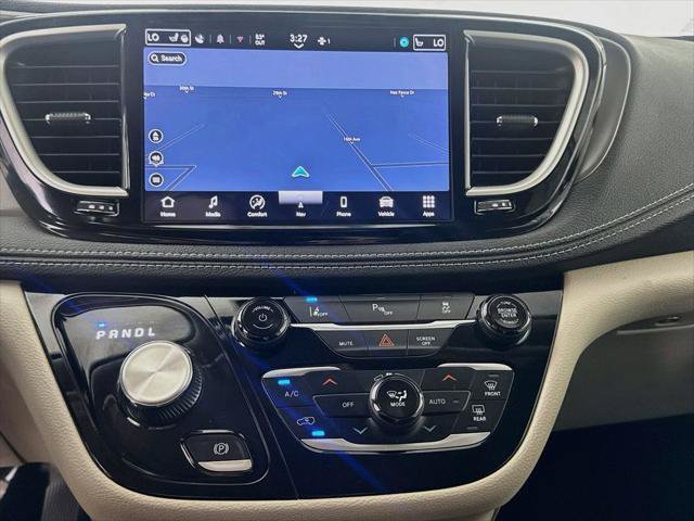 Certified 2024 Chrysler Pacifica Limited FWD image 17