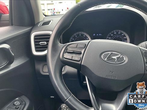 Used 2022 Hyundai Venue Limited w/ Cargo Package FWD image 23