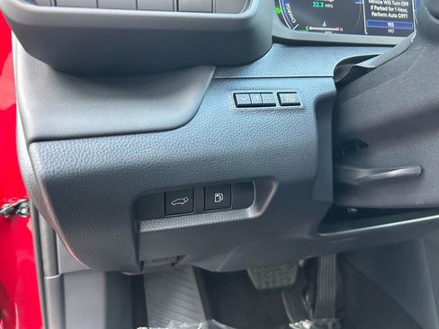 New 2025 Toyota Crown Signia Limited w/ Advanced Technology Package image 21