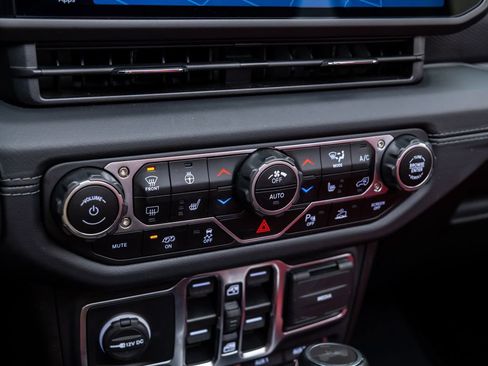 Used 2024 Jeep Wrangler Unlimited Rubicon 392 image 25