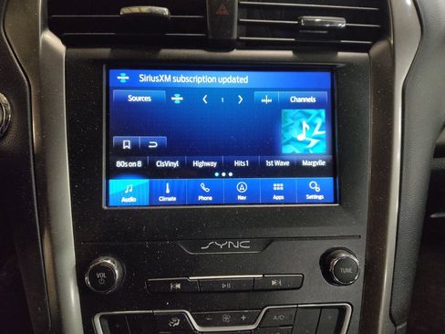 Used 2020 Ford Fusion SE FWD image 25