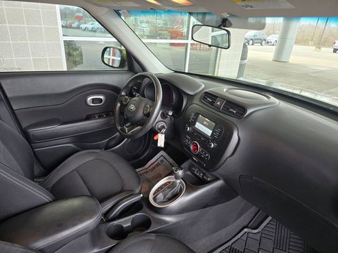 Used 2017 Kia Soul + image 15