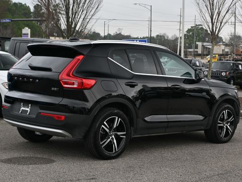 Used 2025 Volvo XC40 B5 Core image 14
