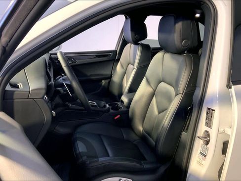 Used 2025 Porsche Macan image 5