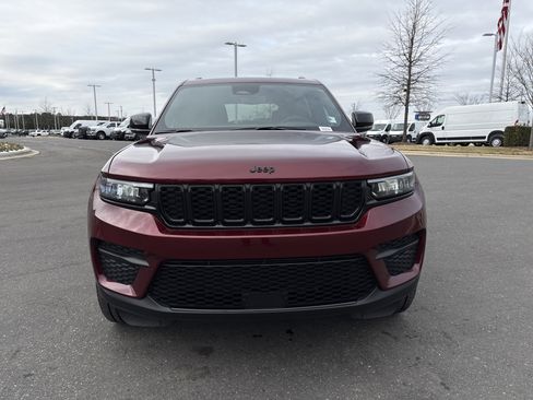 Certified 2024 Jeep Grand Cherokee Altitude image 3