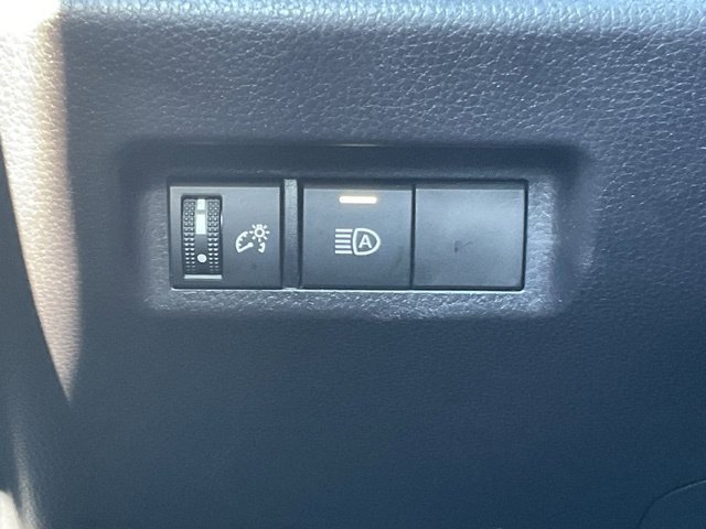 Used 2025 Toyota RAV4 XLE AWD/4WD image 36