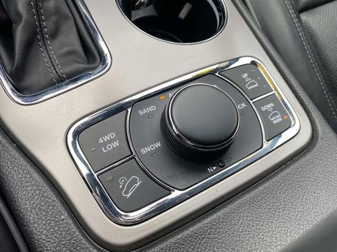 Used 2020 Jeep Grand Cherokee Overland image 27