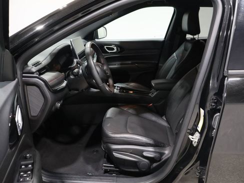 Used 2024 Jeep Compass Trailhawk image 11