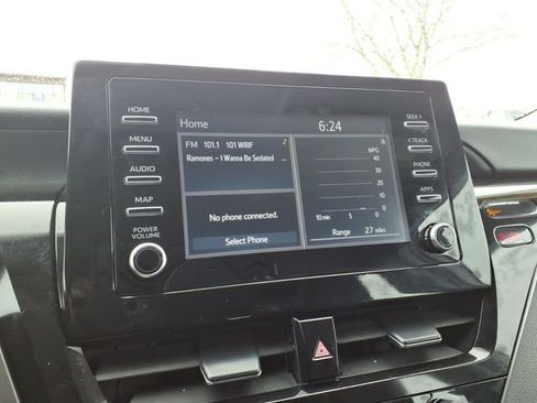 Used 2024 Toyota Camry SE image 18