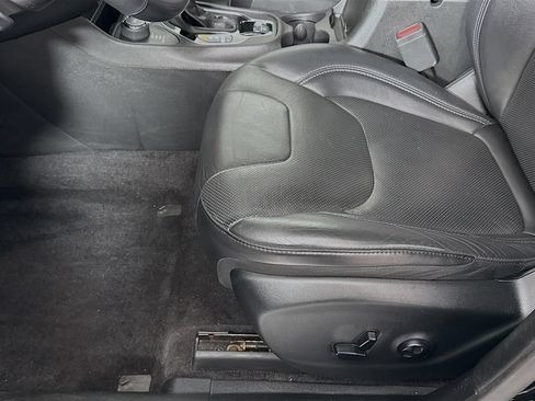 Used 2019 Jeep Cherokee Limited AWD/4WD image 14