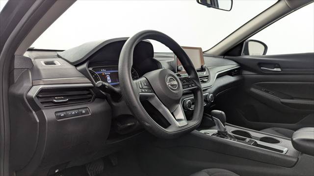 Used 2025 Nissan Altima 2.5 SV FWD image 23