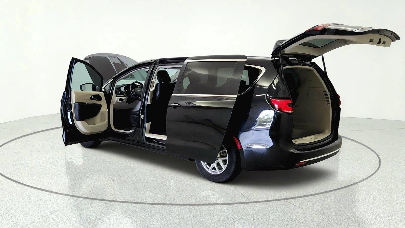Used 2023 Chrysler Pacifica Touring-L FWD image 10
