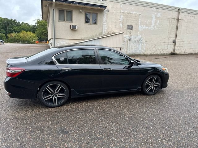 Used 2017 Honda Accord Sport image 29