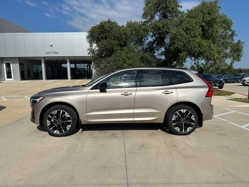 Used 2026 Volvo XC60 B5 Plus w/ Protection Package Premier AWD/4WD image 3