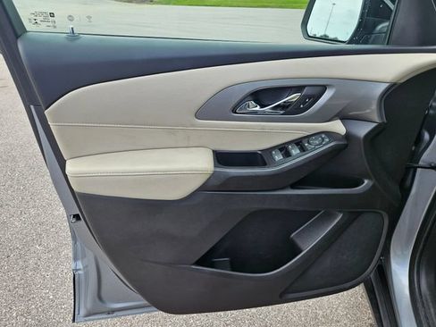 Used 2023 Chevrolet Traverse LS FWD image 10