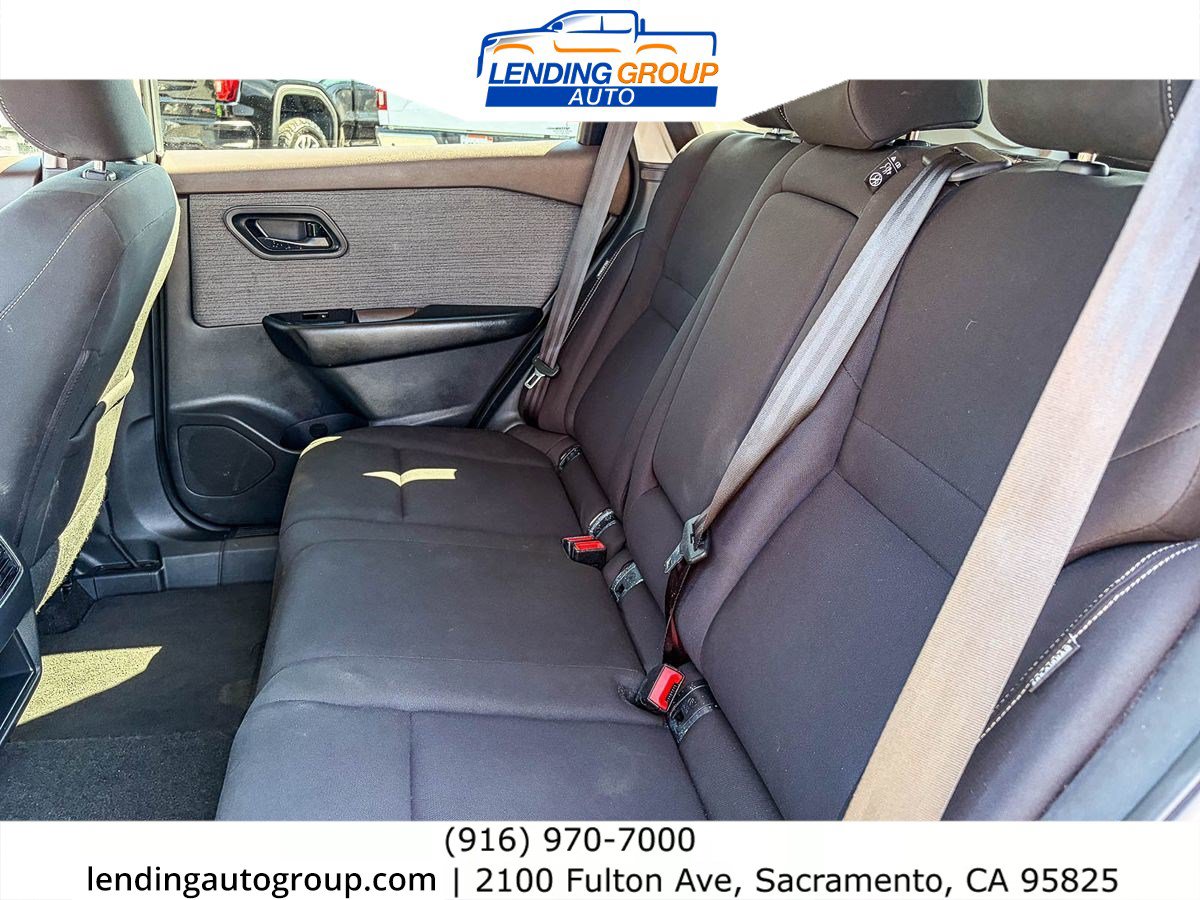 Used 2023 Nissan Rogue S AWD/4WD image 17