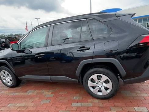 Used 2021 Toyota RAV4 LE FWD image 7