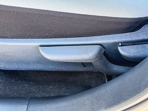 Used 2022 Nissan Versa SV w/ Trunk Package image 43