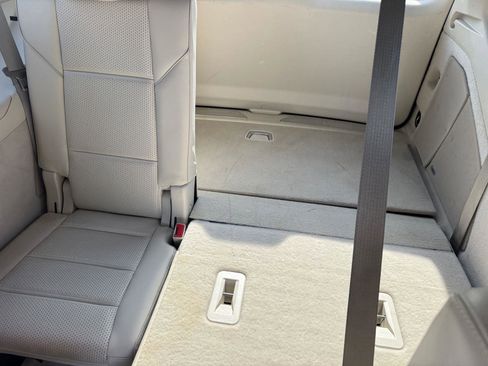 Used 2022 Cadillac Escalade Premium Luxury Platinum image 14