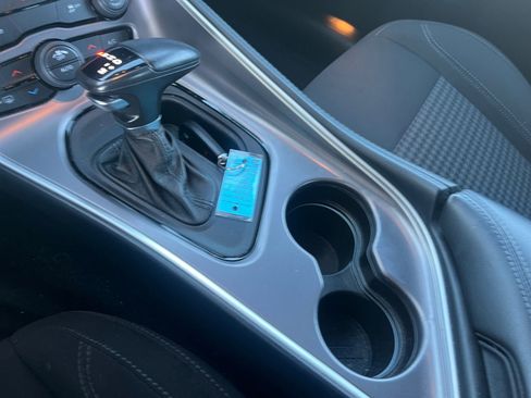 Used 2022 Dodge Challenger SXT image 31