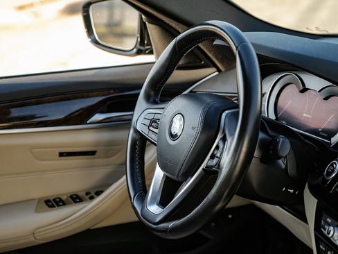 Used 2019 BMW 530e w/ Convenience Package image 14