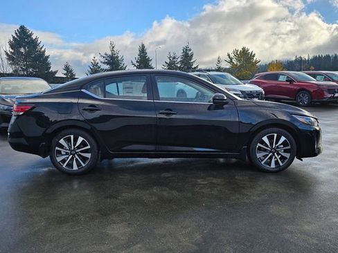 Used 2025 Nissan Sentra SV w/ SV Premium Package image 4