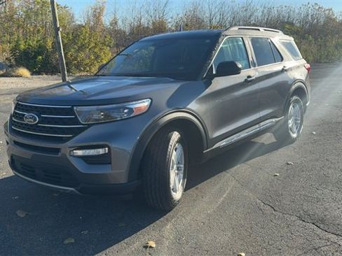 Certified 2022 Ford Explorer XLT w/ Equipment Group 202A image 7