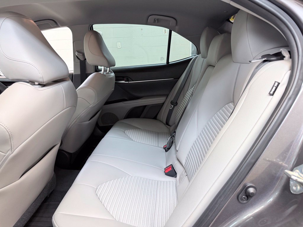 Used 2020 Toyota Camry SE FWD image 21