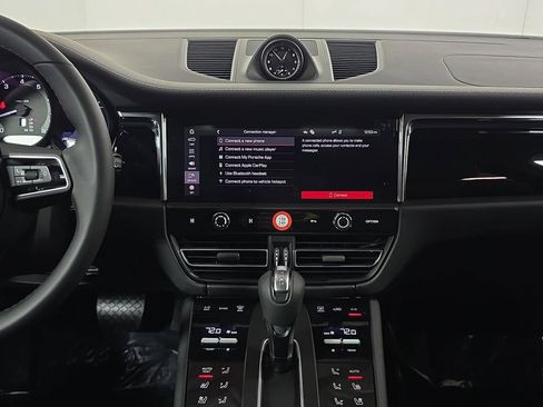 Certified 2026 Porsche Macan AWD/4WD image 16