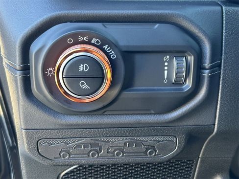 Used 2025 Jeep Gladiator Mojave w/ Safety Group image 28