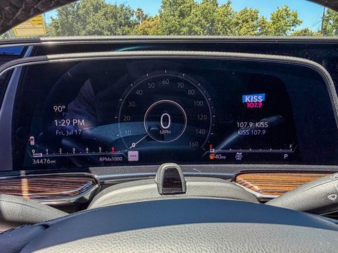 Used 2024 Cadillac Escalade Premium Luxury AWD/4WD image 8