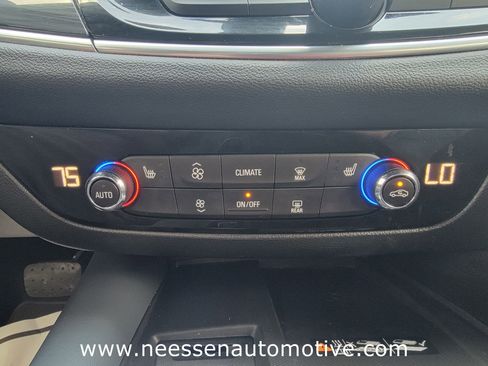 Used 2023 Buick Enclave Essence image 26