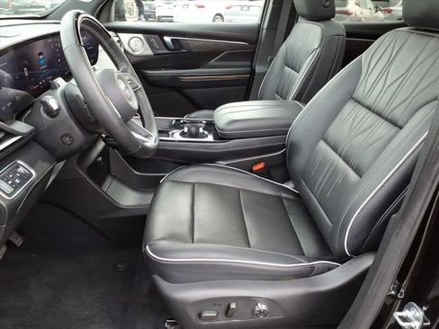 Used 2025 Buick Enclave Avenir AWD/4WD image 5