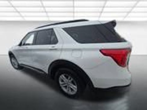 Used 2022 Ford Explorer XLT w/ Equipment Group 202A image 2