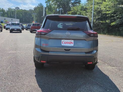 Used 2026 Nissan Rogue SV FWD image 6