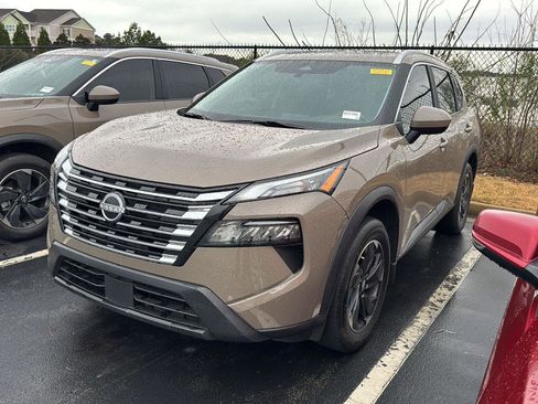 Used 2024 Nissan Rogue SV w/ SV Premium Package image 1