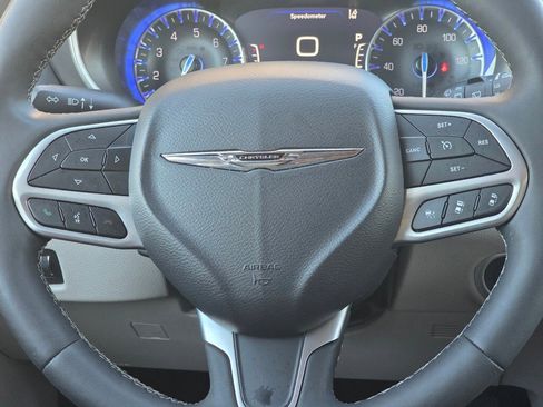 Used 2024 Chrysler Pacifica Touring-L image 16