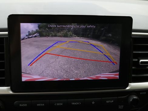 Used 2022 Hyundai Venue SE image 22